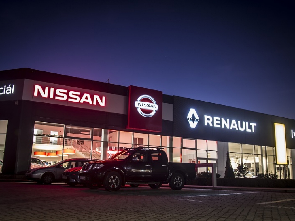 Renault és Nissan szalon felújítás